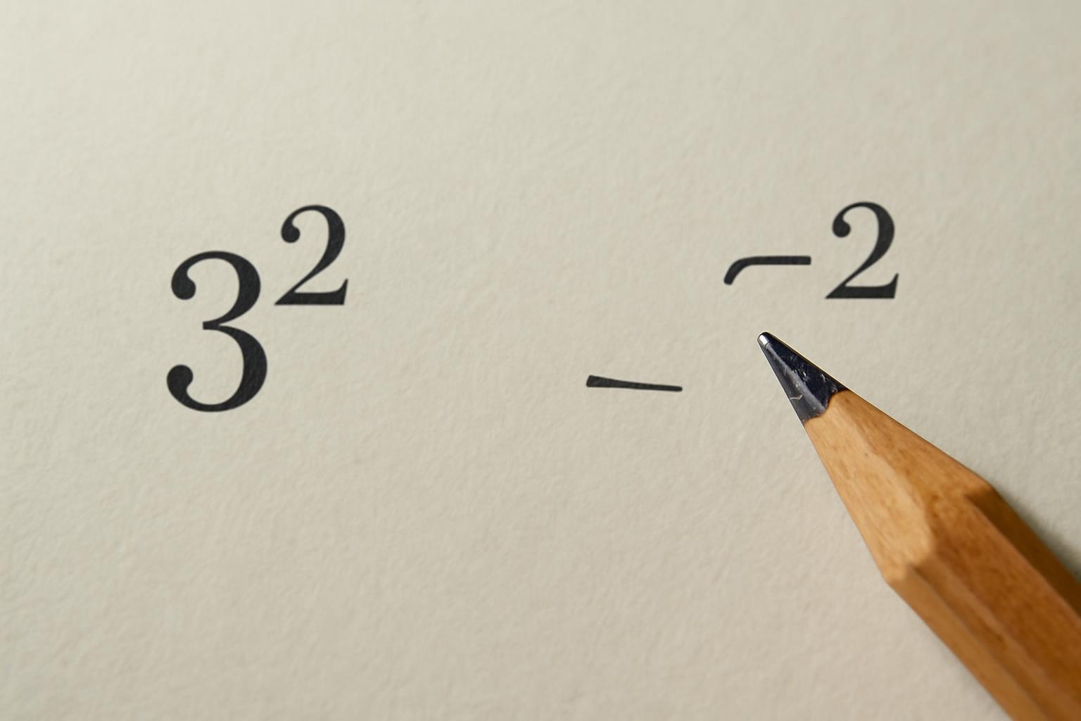 Pozitív és negatív kitevők – összehasonlítás, különbségek